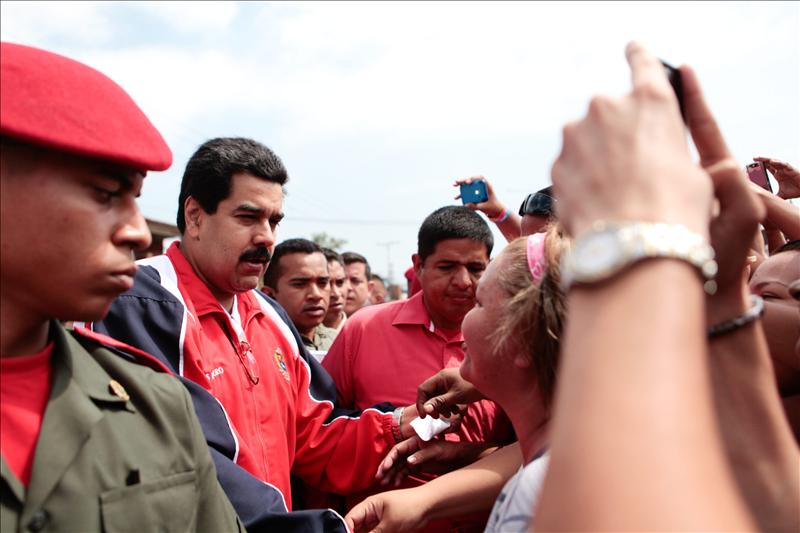 Chávez «va saliendo del postoperatorio» y entrará en una nueva fase, según Maduro