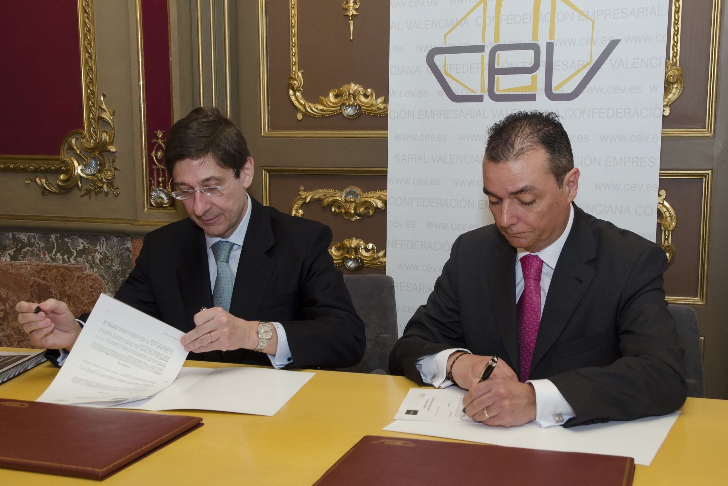 Bankia y la CEV firman un acuerdo para promover la exportación e internacionalización de la empresas valencianas