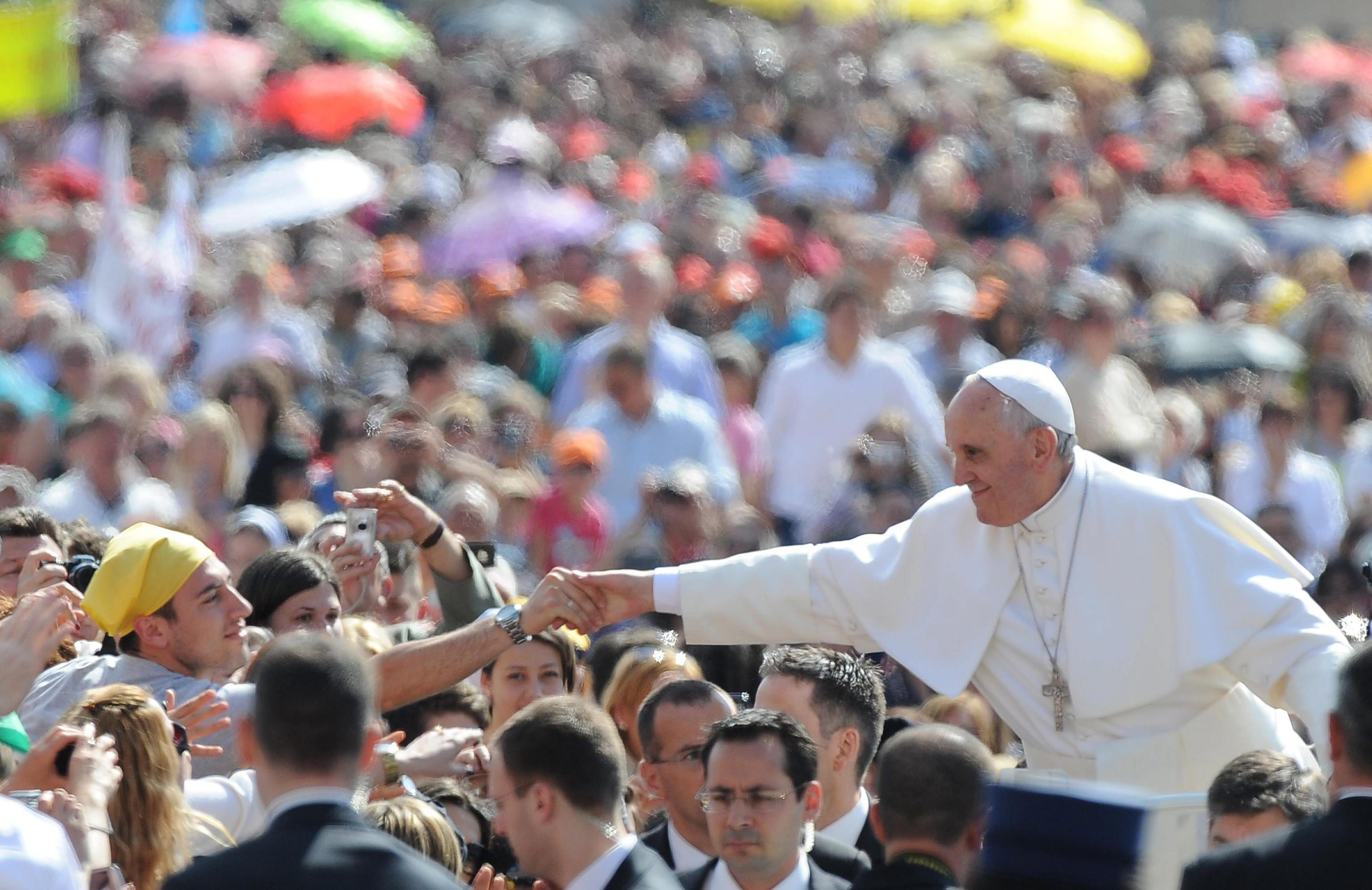El Papa llama a los dirigentes mundiales a acabar con la tiranía del dinero