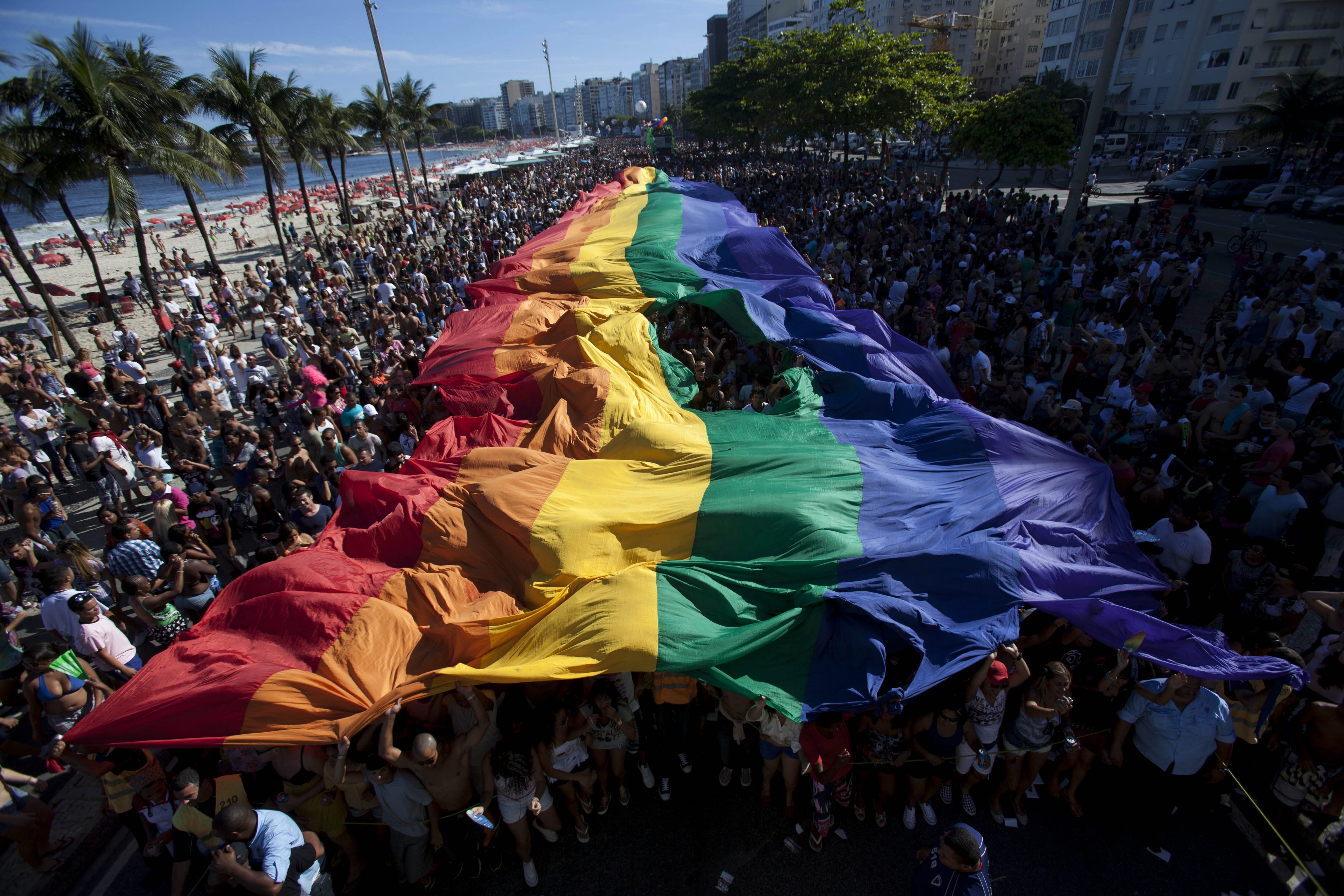 Miles de georgianos impiden en Tiflis un marcha gay contra la homofobia