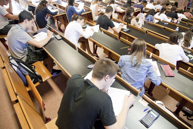 «Los alumnos llegan con faltas de ortografía y con Internet como fuente»