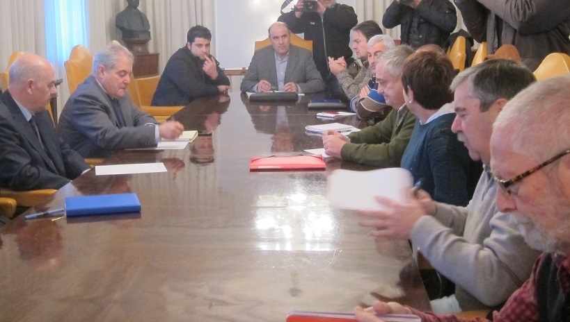 Se retrasa la reunión entre Mezquita y la alcaldesa de Torrelavega al alargarse el encuentro con el comité