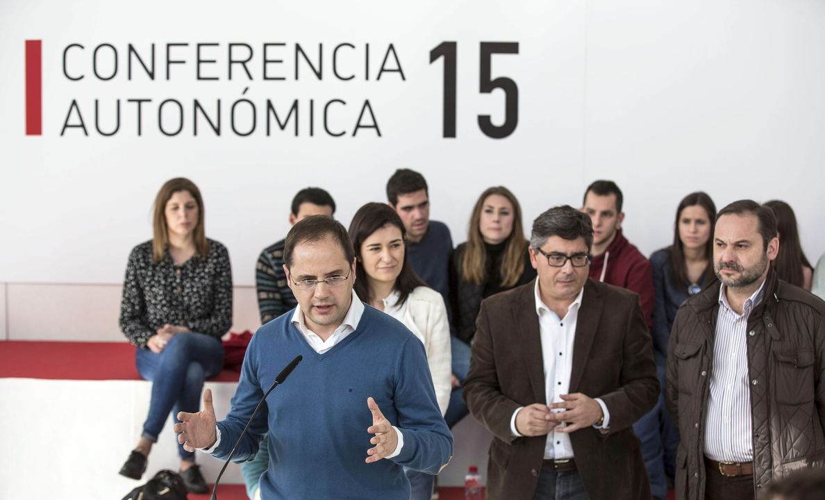 El PSOE abre hoy su conferencia autonómica con la ausencia de Susana Díaz