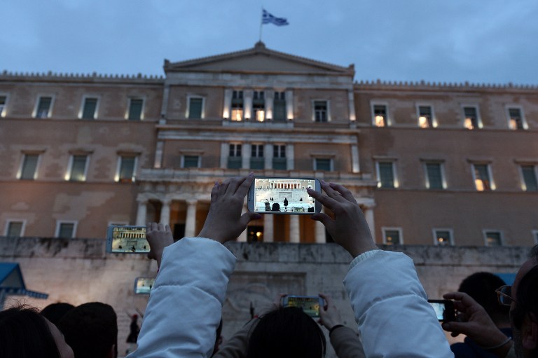 Grecia cede y pedirá  una prórroga del préstamo, pero no del rescate