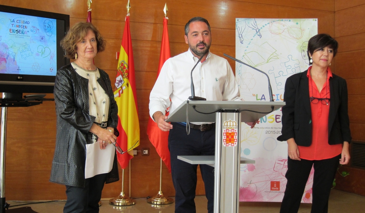 La Concejalía de Educación oferta 88 actividades para que 79.000 escolares conozcan el municipio de Murcia