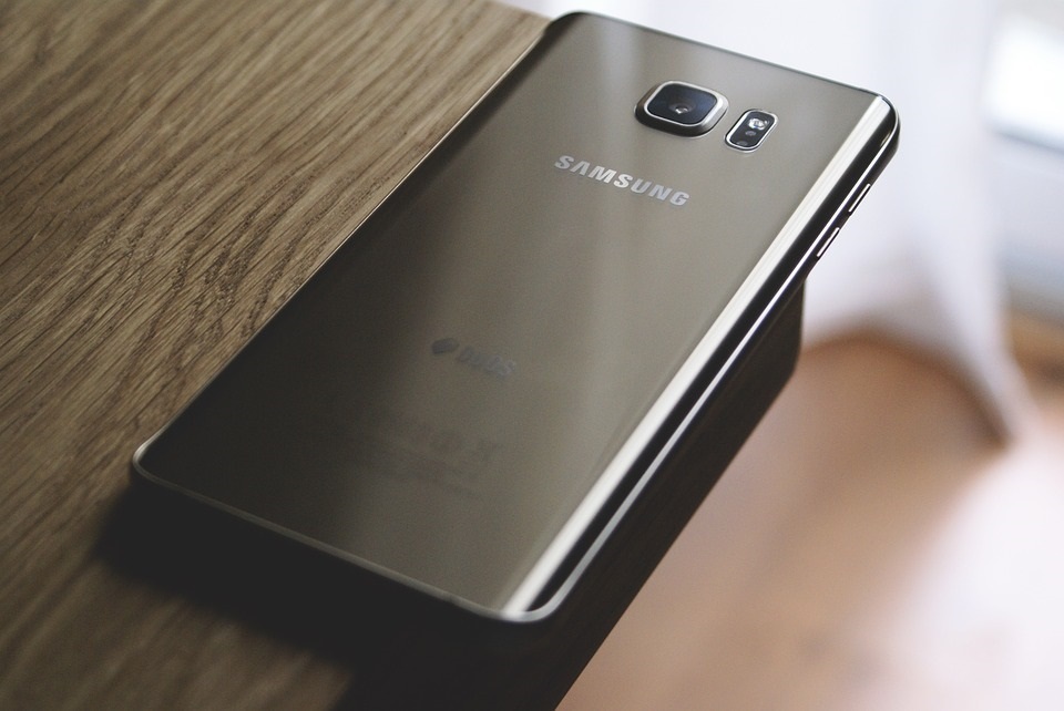 Samsung comenzará a producir un ‘smartphone’ con pantalla plegable en noviembre