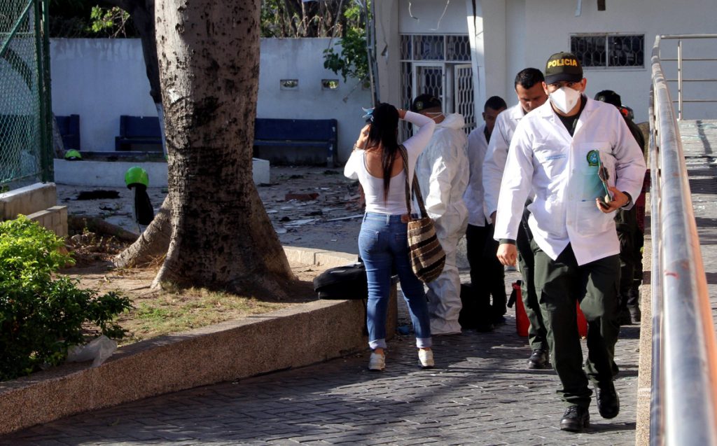 Tres policías muertos y 17 heridos en un atentado en Colombia