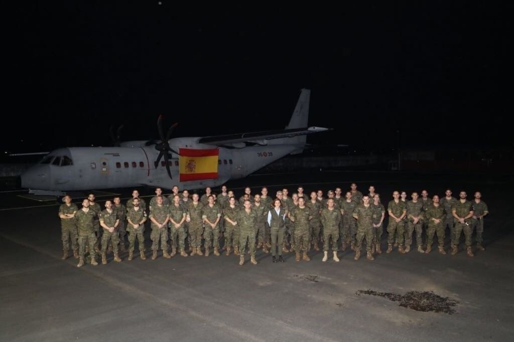 Cospedal visita a las tropas españolas en Gabón: «Europa tiene que darse cuenta de que África es muy importante»