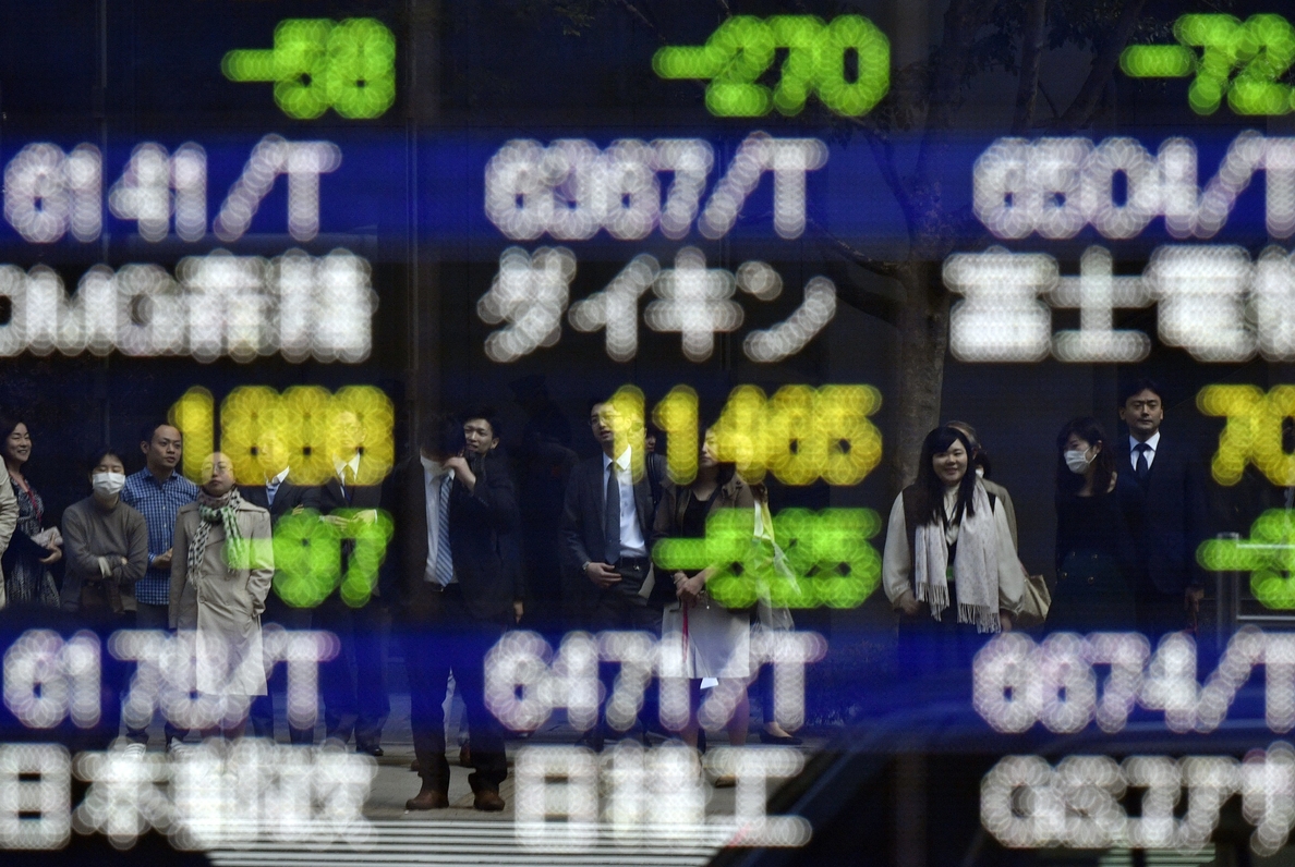 La Bolsa de Tokio abre con una caída del 0,04 % hasta los 21.637,64 puntos