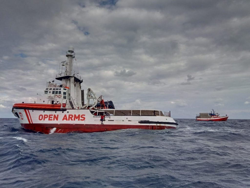 El pesquero ‘Nuestra Madre de Loreto’ recibe orden de dirigirse a Malta con sus inmigrantes a bordo