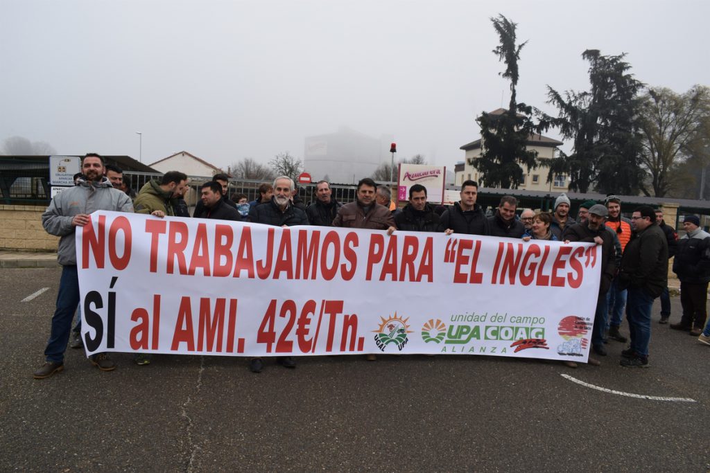 Agricultores rechazan ser «rehenes» de Azucarera y exigen a la molturadora cumplir el AMI