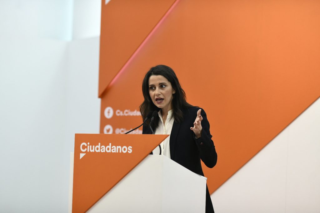 Arrimadas pide al PP que se abra a una alianza para las elecciones en Galicia